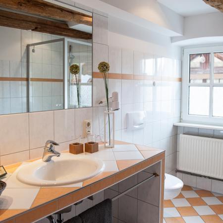 Goldgemaeuer Appartements Оксенфурт Стая снимка