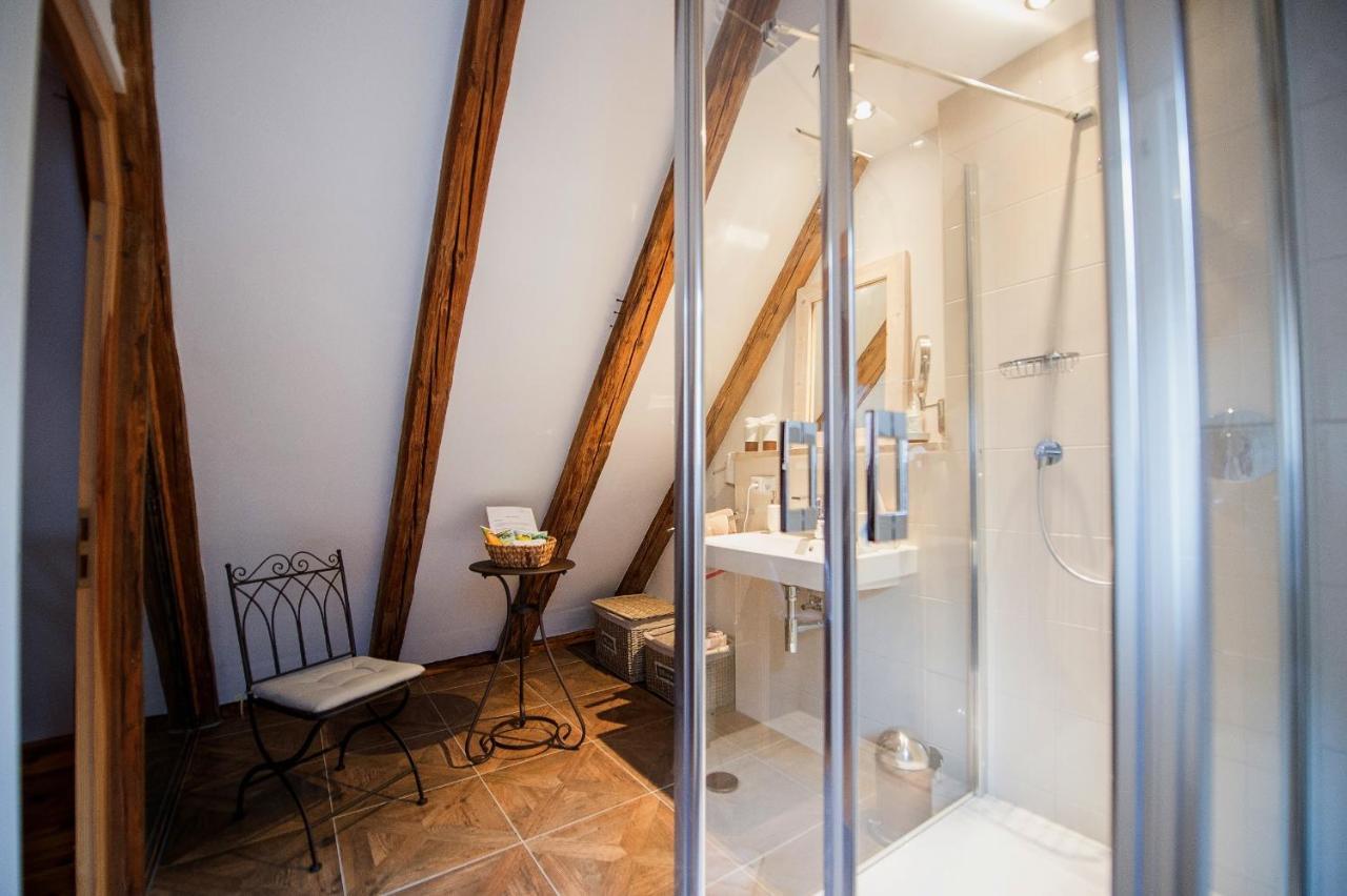 Goldgemaeuer Appartements Оксенфурт Стая снимка