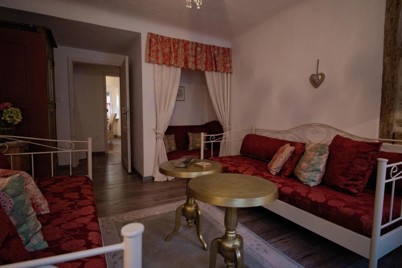 Goldgemaeuer Appartements Оксенфурт Екстериор снимка
